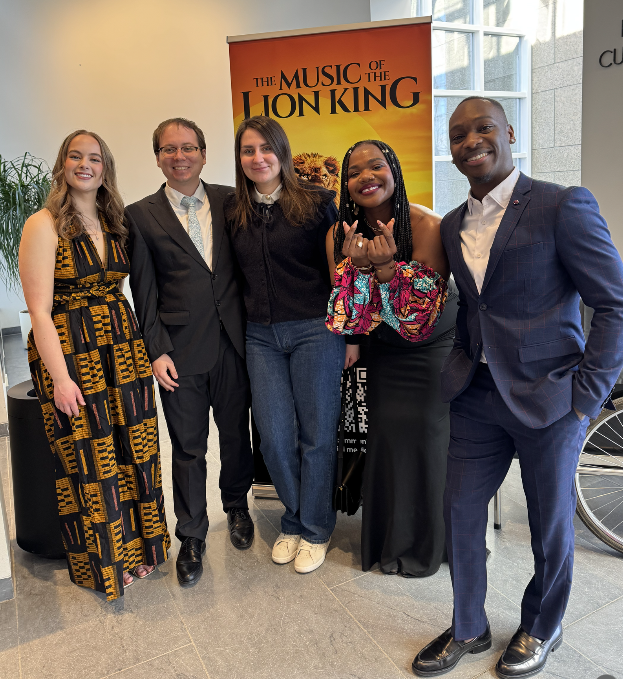 A photo with the performers of the Music of The Lion King concert